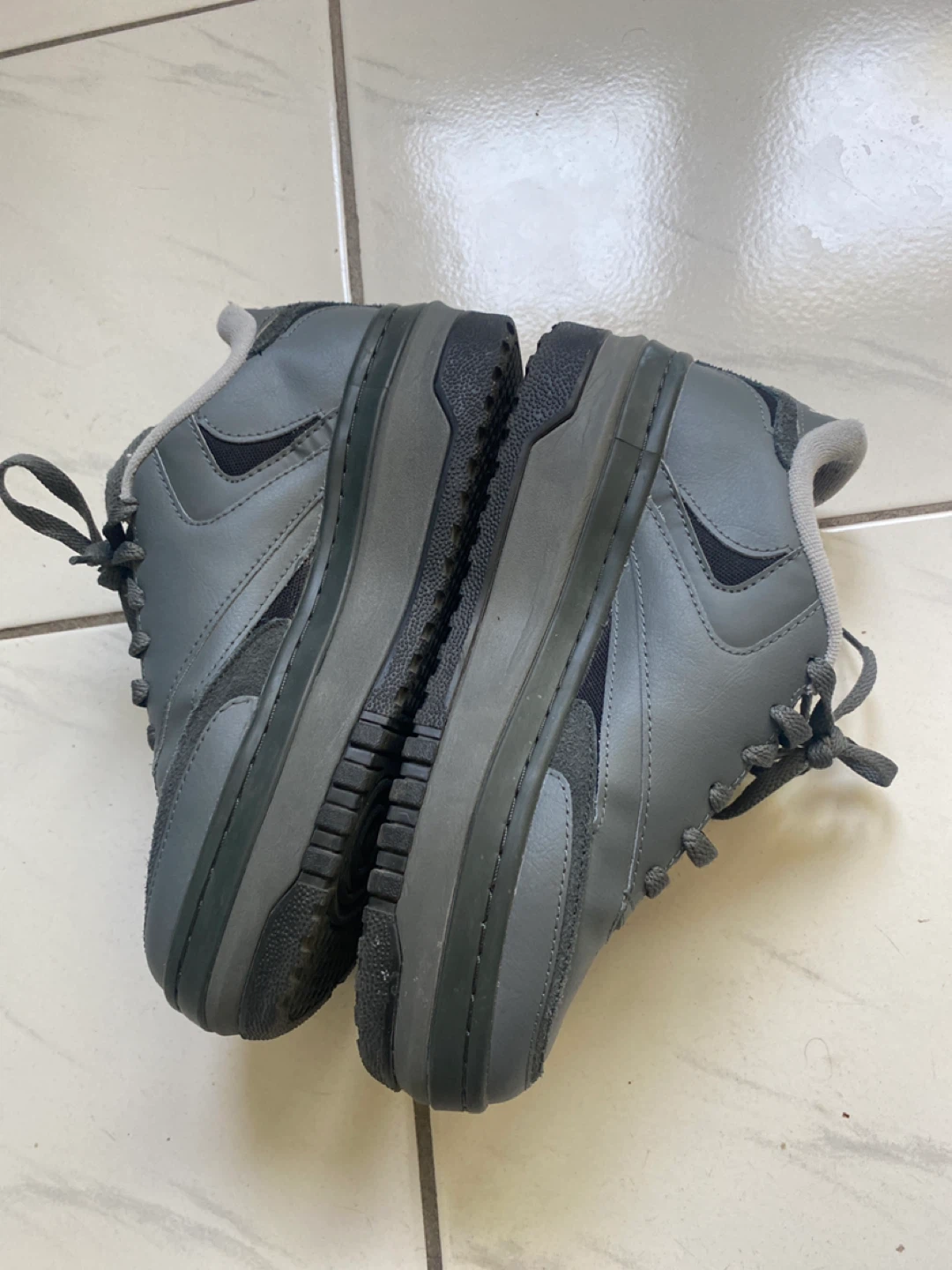 Reebok Grey Sneakers Size 8 - photo 2