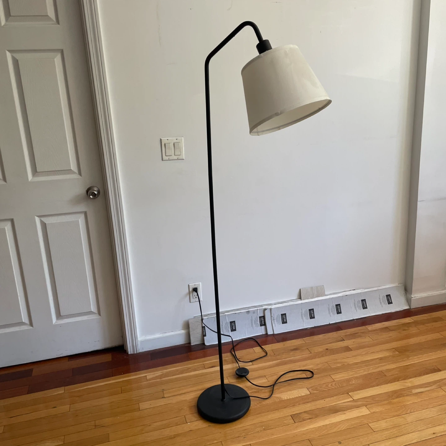 Floor Lamp w/ lightbulb included - photo 2