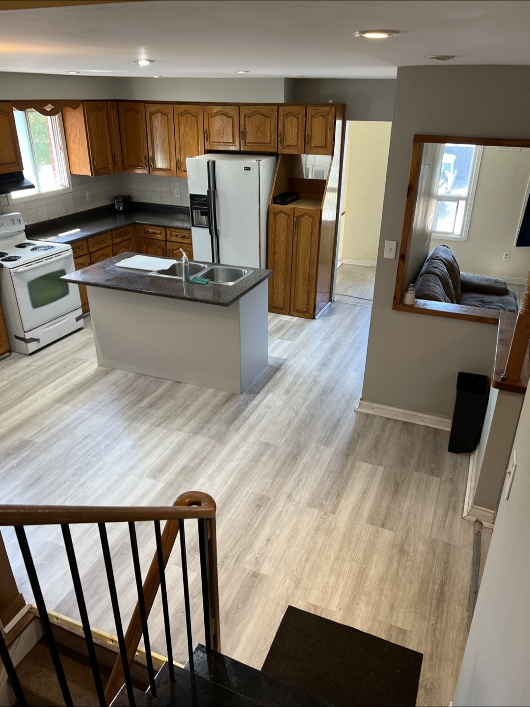 Upper Level Room for Rent. Kennedy/Bovaird