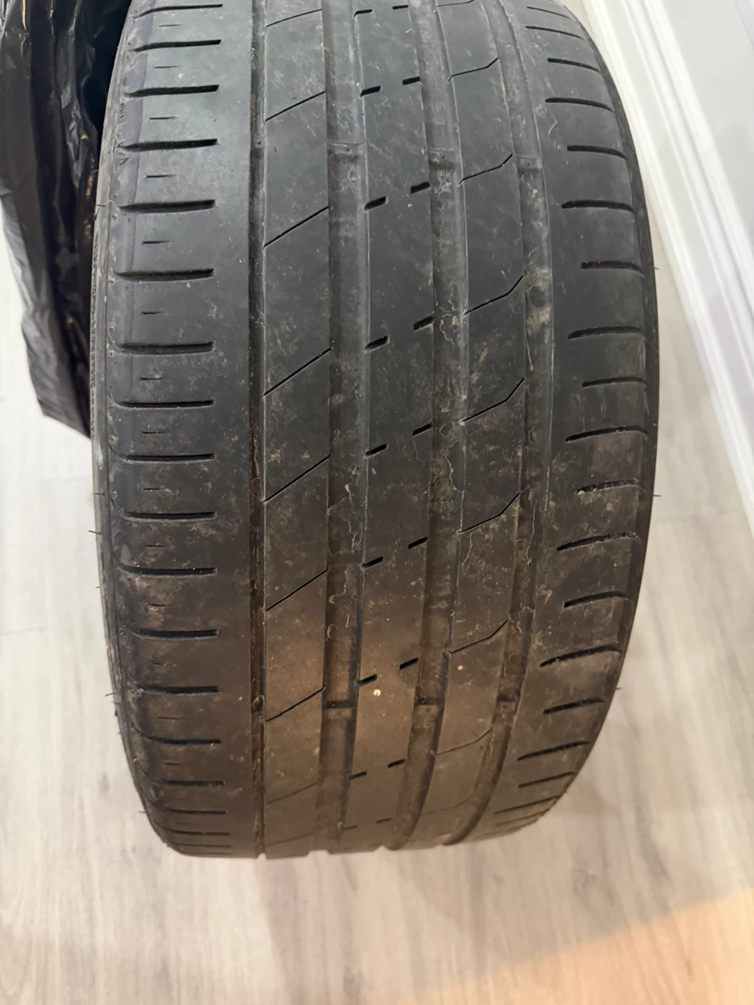 245/30ZR20 Tire