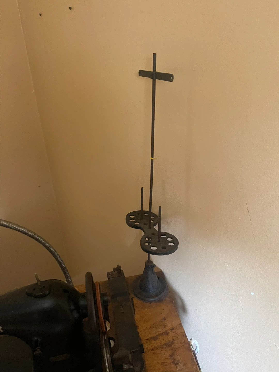 Vintage Singer Sewing Machine with Lamp Attachment - photo 2