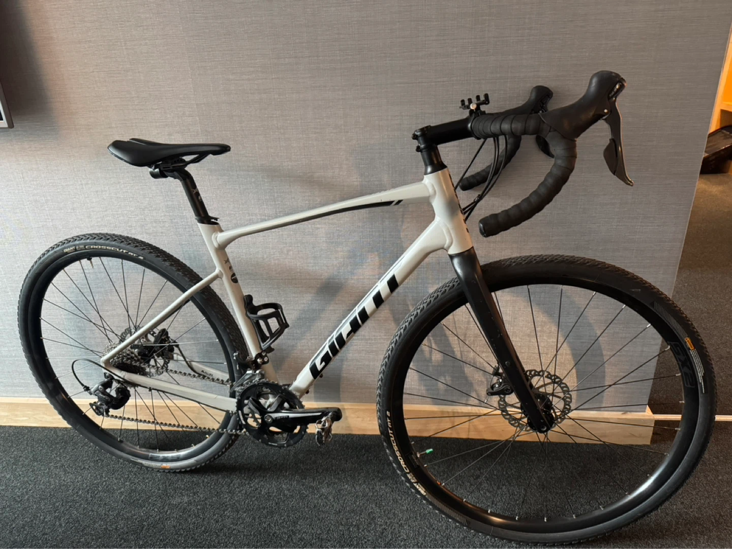 Giant Revolt Advanced Gravel Bike size ML - photo 5