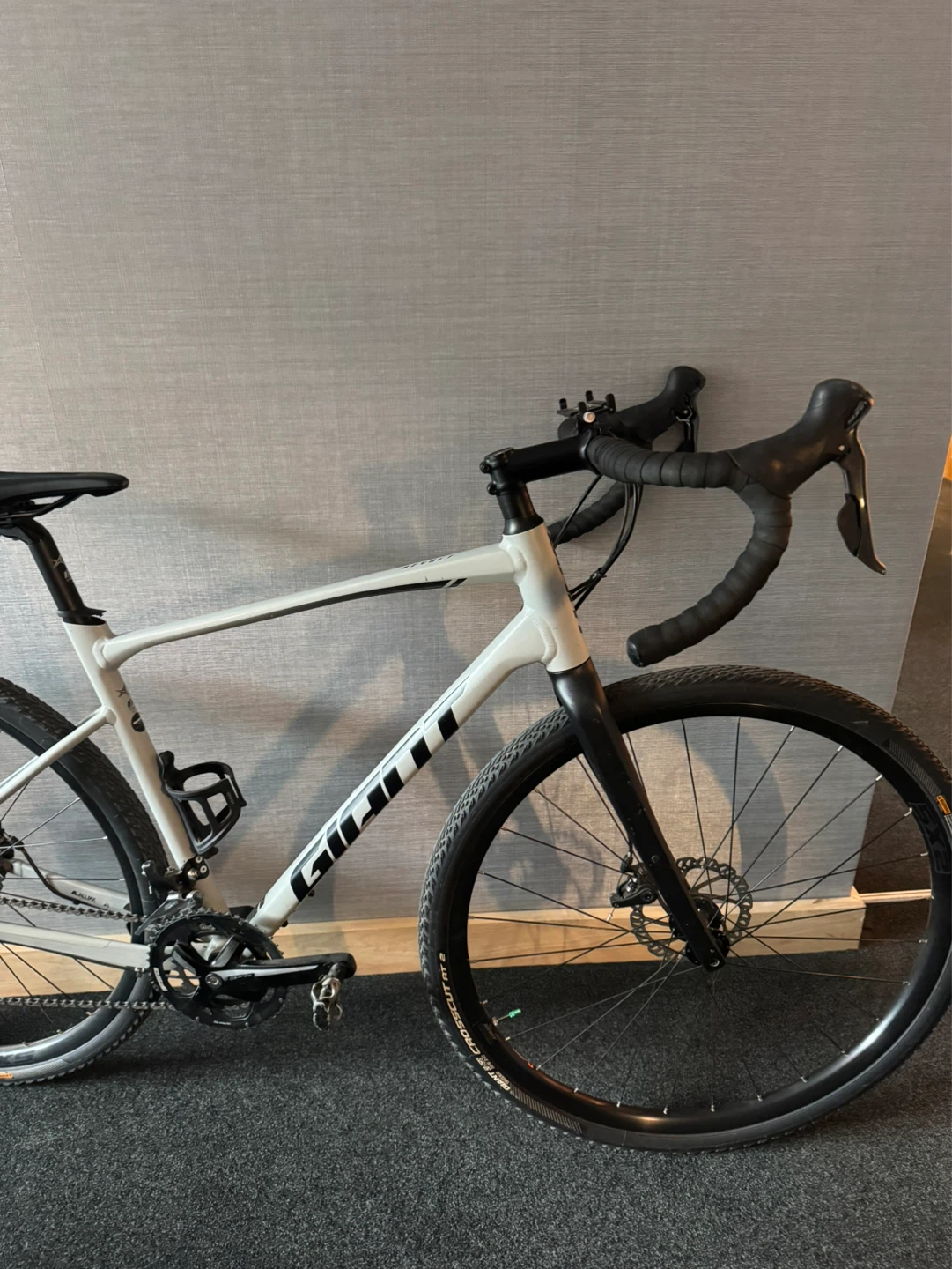 Giant Revolt Advanced Gravel Bike size ML - photo 3