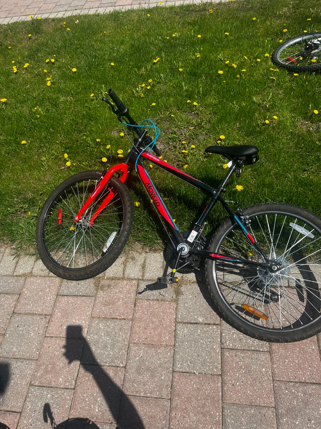 Movelo Mountain Bike - Black and Red