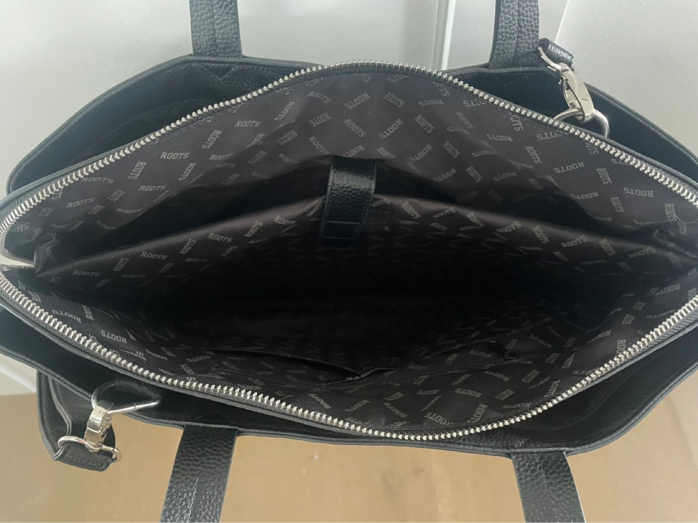 Roots Black Faux Leather Tote & Laptop Bag - photo 2