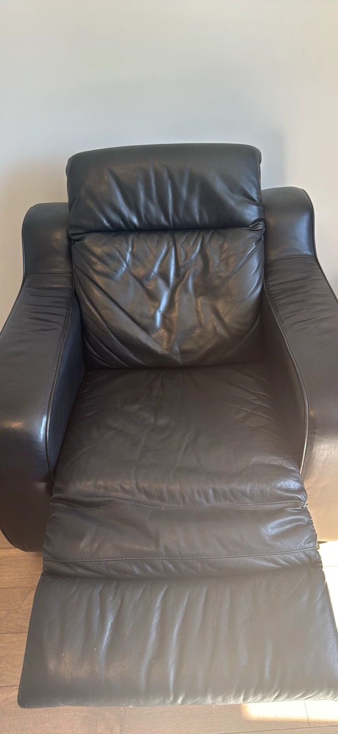 Mobilia Black Leather Recliner Chair