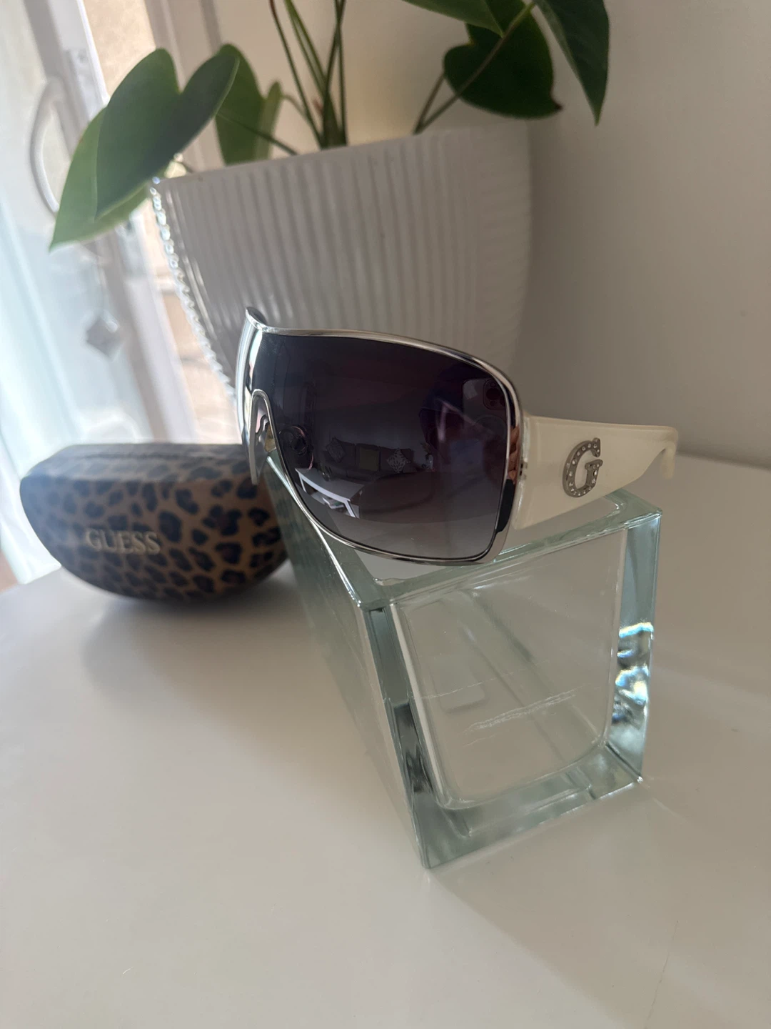 Guess Women's Sunglasses with Case - photo 2