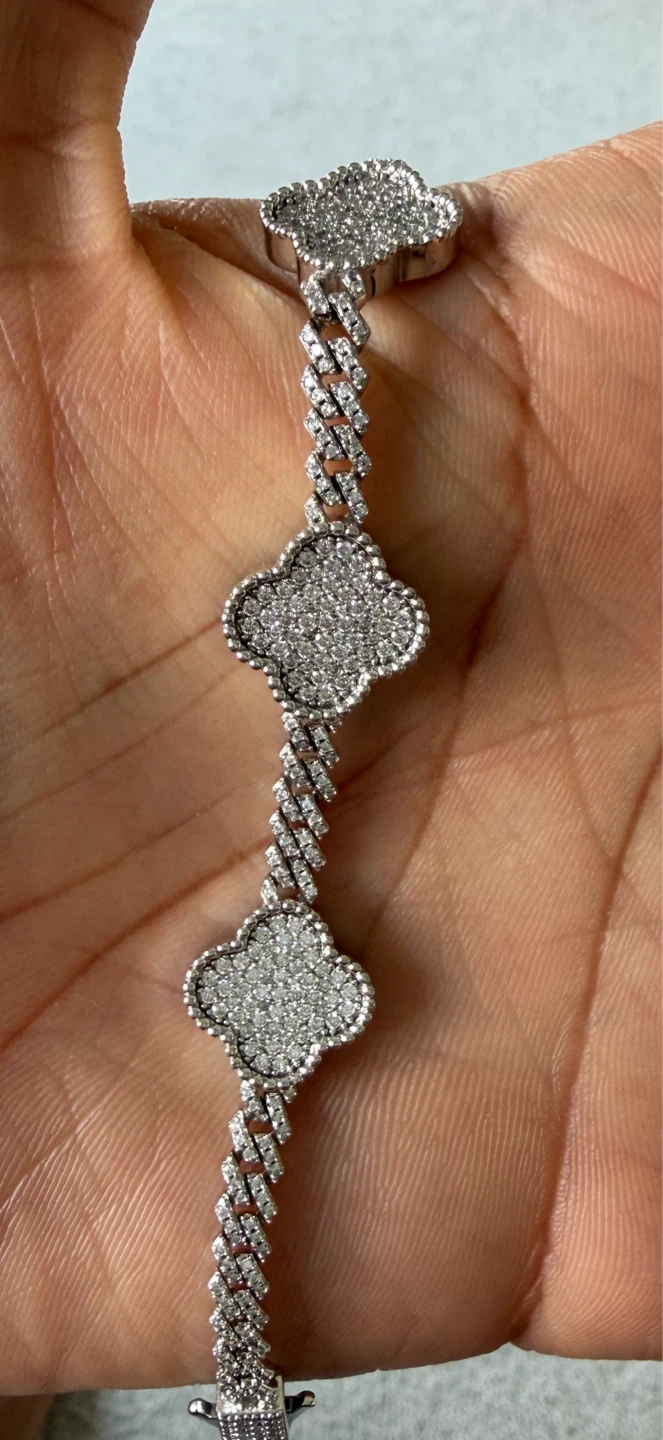 Sparkly Clover Link Bracelet