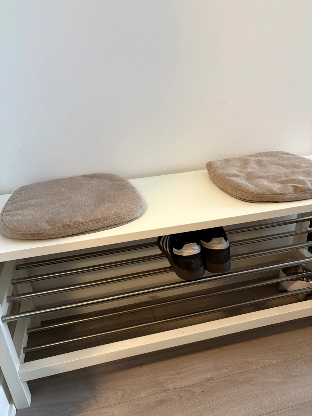 White Entryway Bench with 2 Cushions and Shoe Rack - photo 2