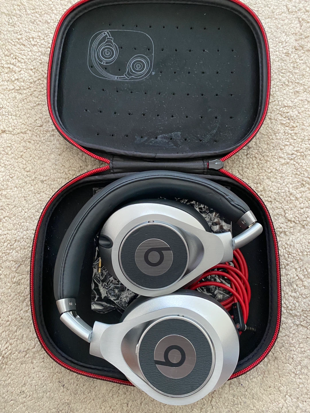 Beats by Dre Studio Headphones with Case & Cables - photo 2