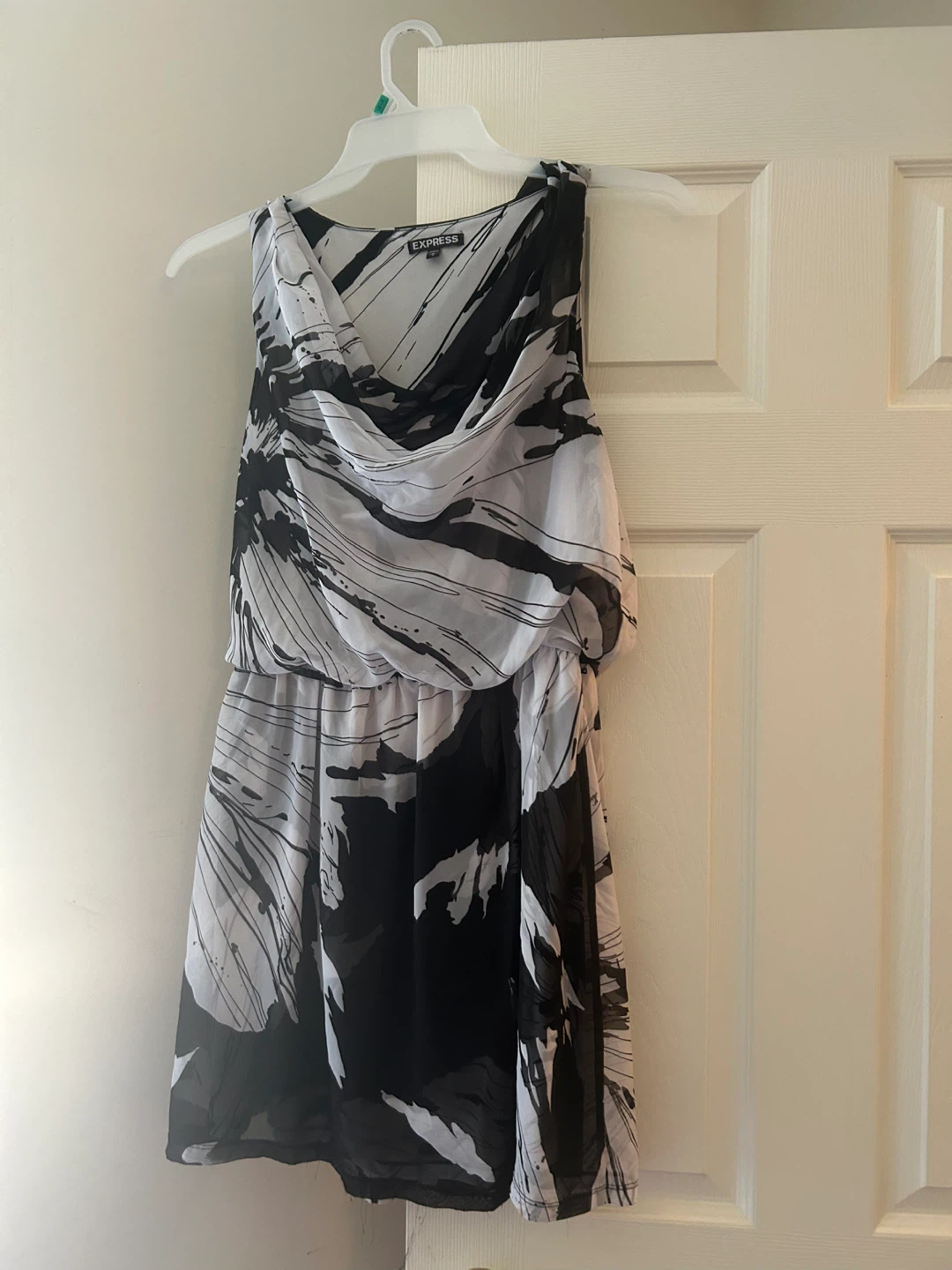 Express Black & White Sleeveless Dress Size L