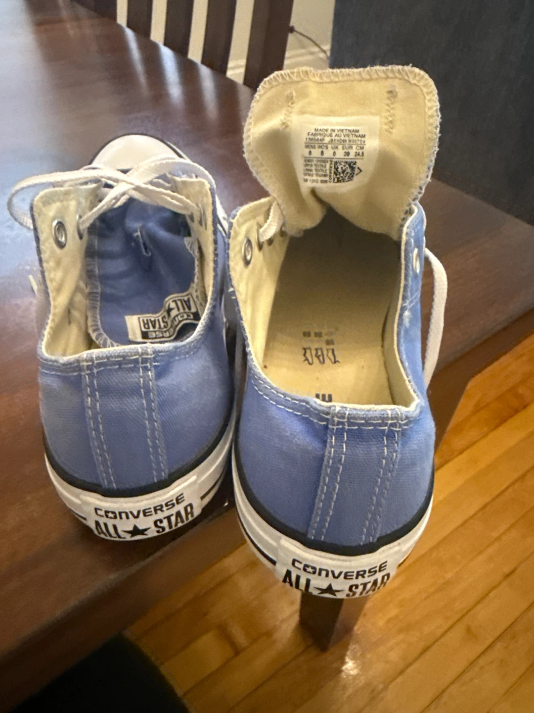 Converse Sneakers - Blue - Size 6  men —- 8 women —- unisex - photo 2