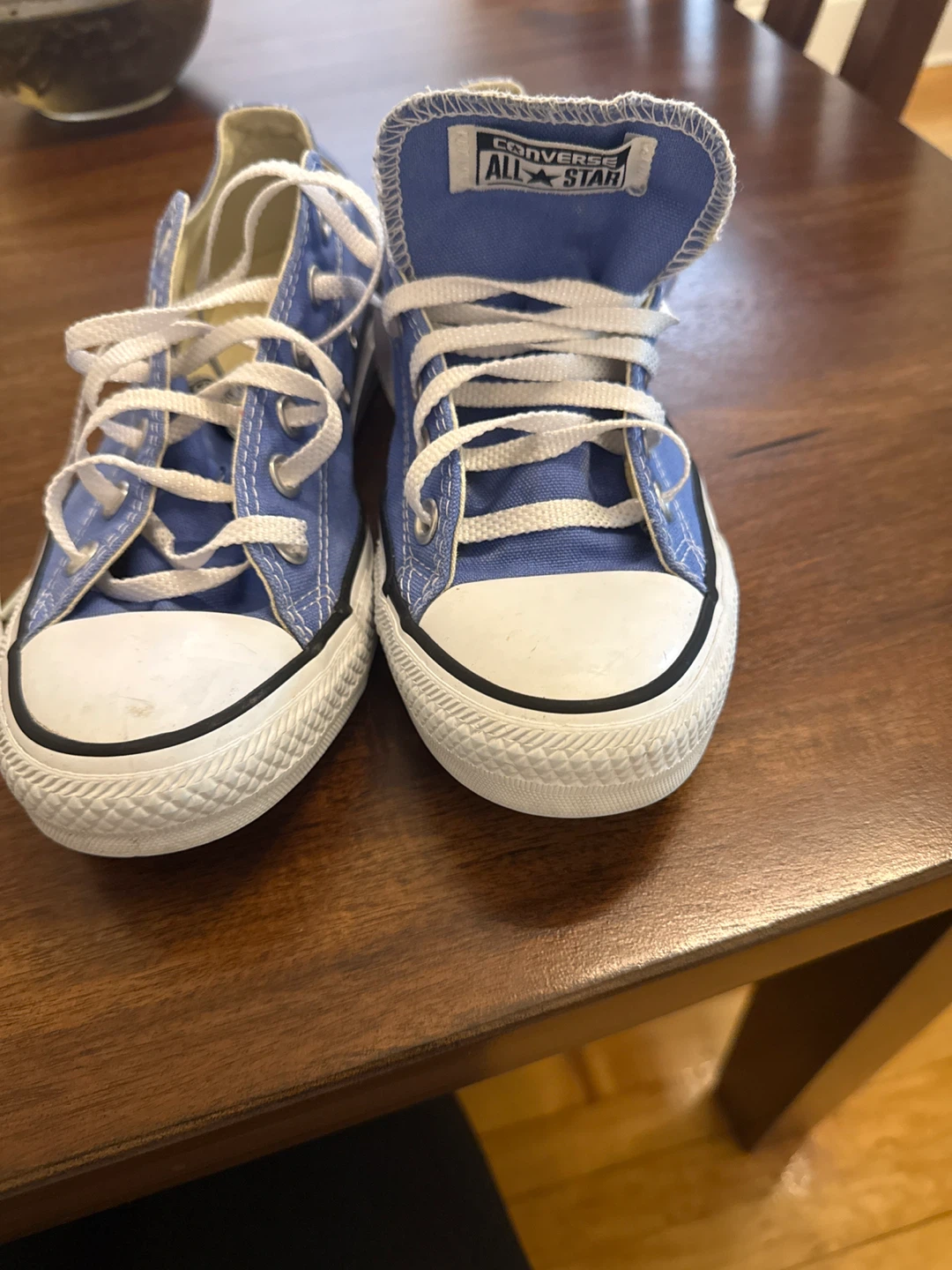 Converse Sneakers - Blue - Size 6  men —- 8 women —- unisex - photo 3