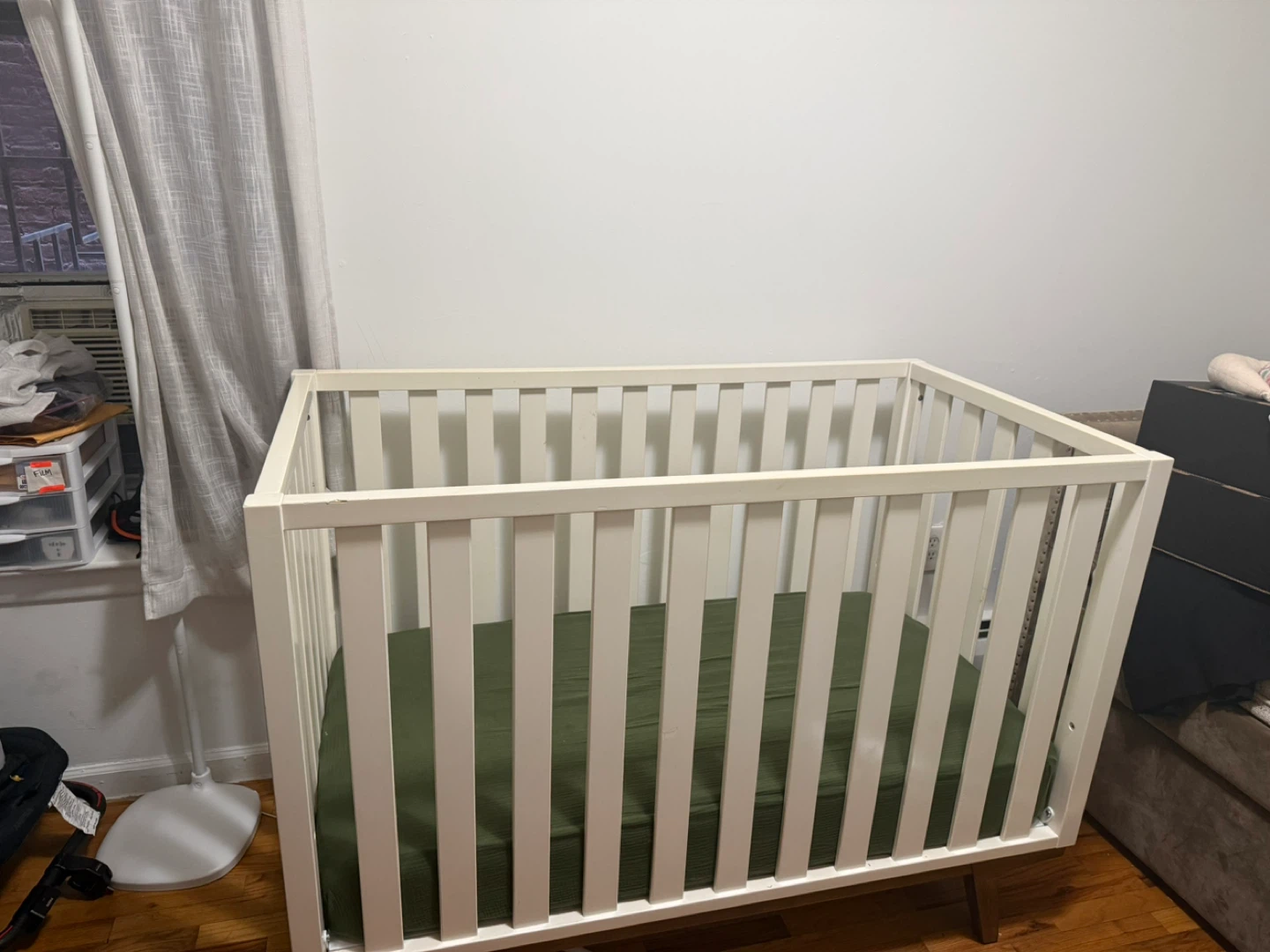 White Convertible Crib with Mattress - photo 3