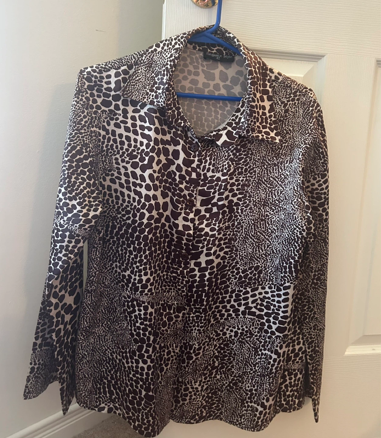 Élégance Style Button-Up Shirt Size 42