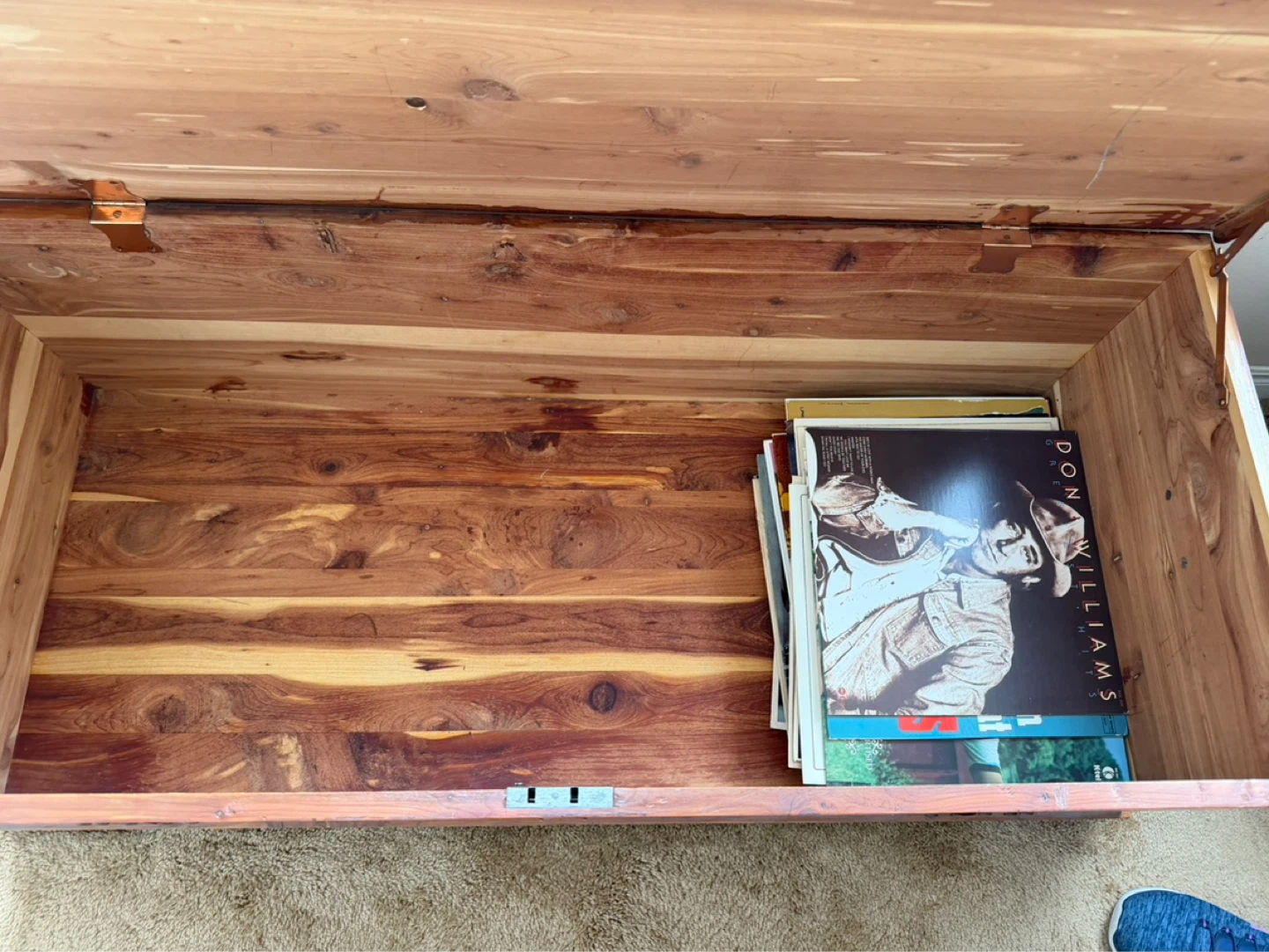 Solid Cedar Lined Hope Chest Trunk - photo 5