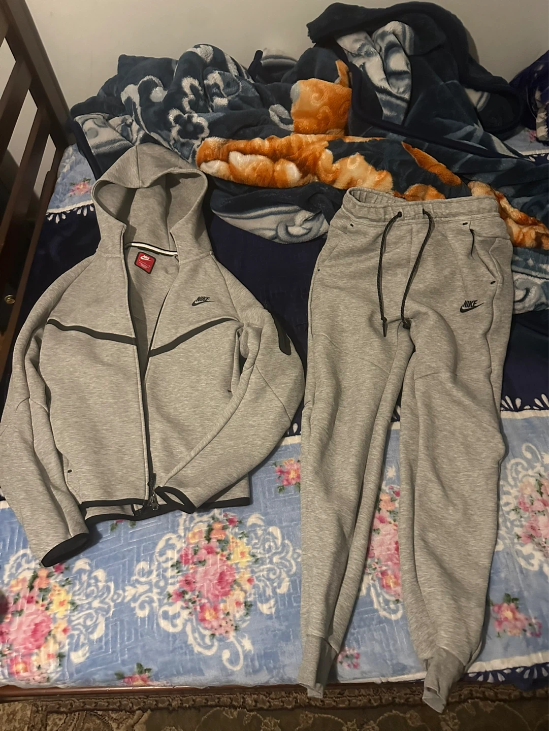 Grey Nike tech size small