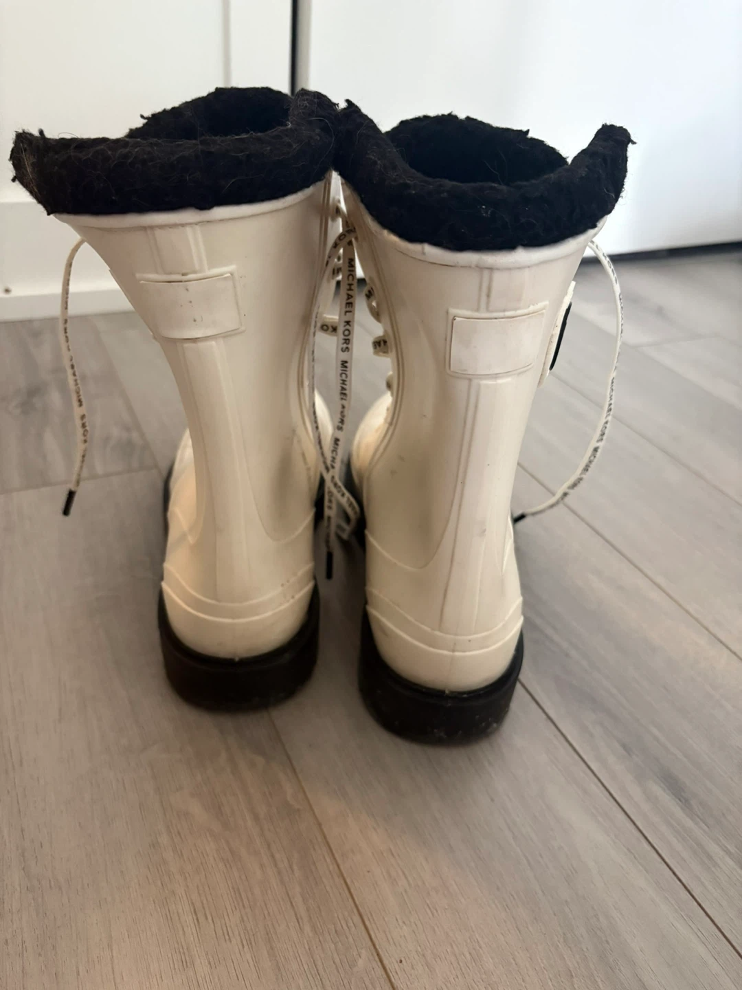 Michael Kors White Rubber Rain Boots with Black Faux Fur Lining - photo 4