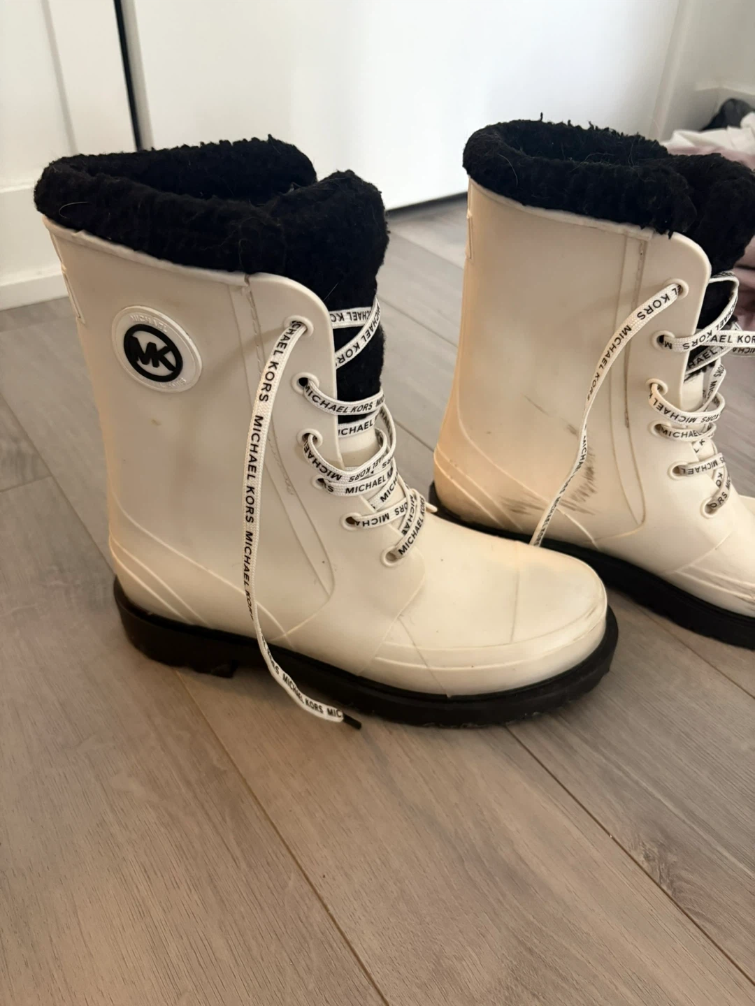 Michael Kors White Rubber Rain Boots with Black Faux Fur Lining - photo 3