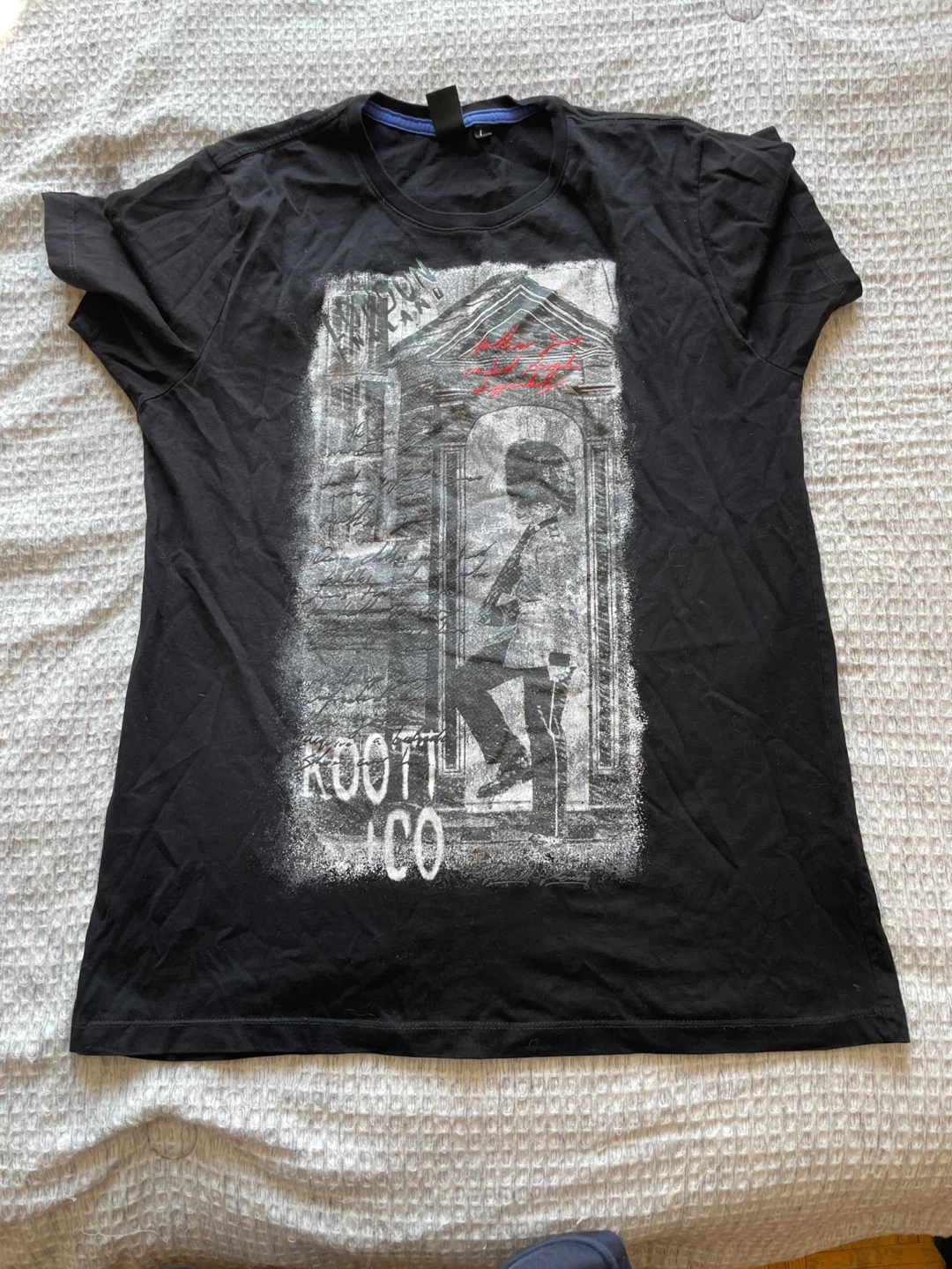 ROOTS+CO Black T-Shirt Size L