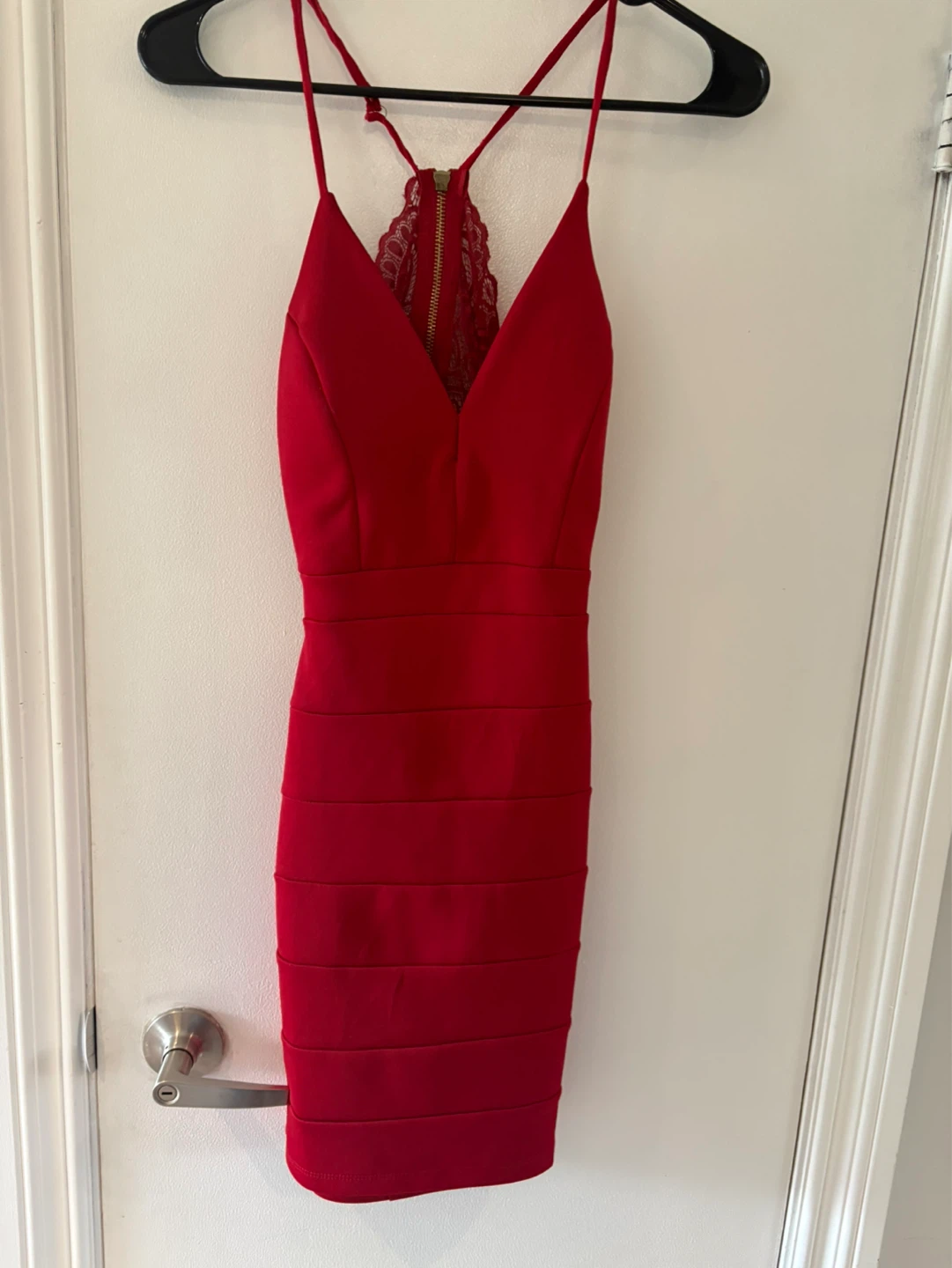 LE CHÂTEAU Red Lace Back Dress TTP/XXS