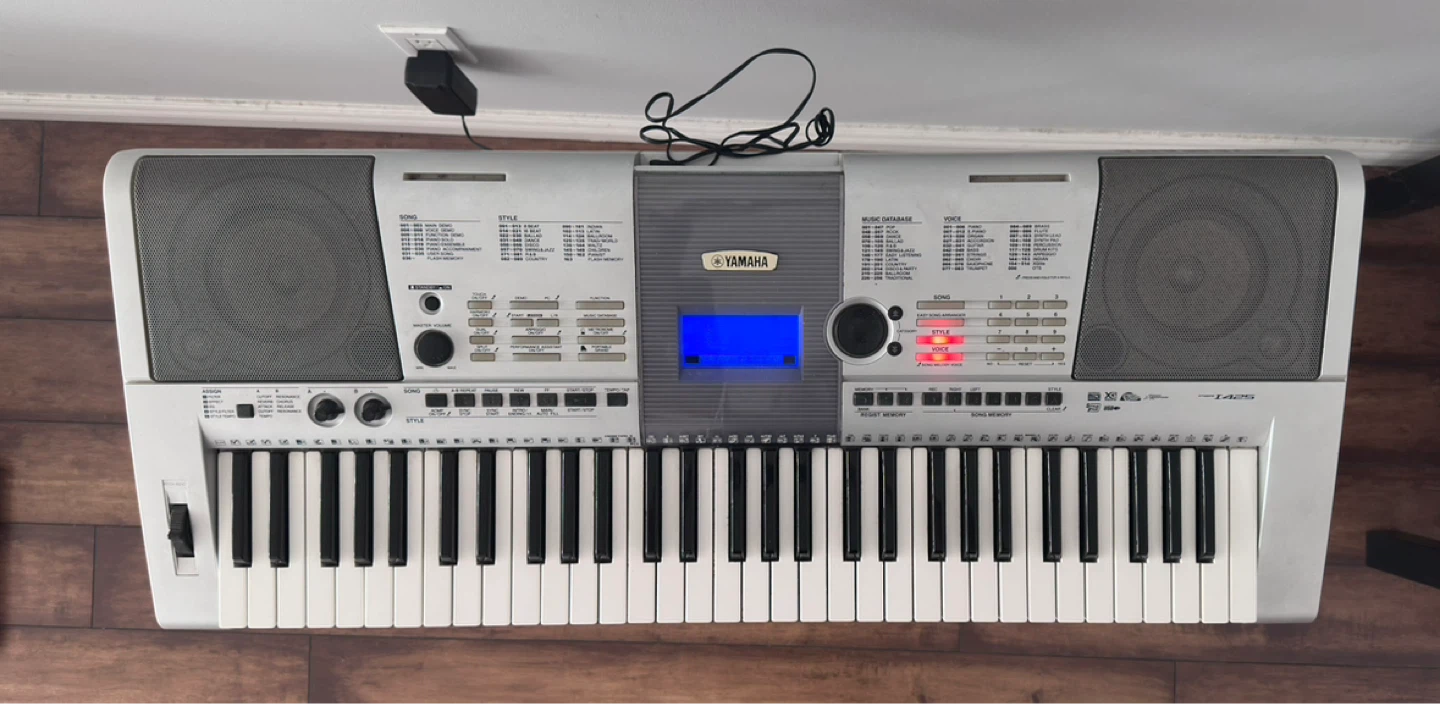 Yamaha I425 Keyboard Bundle – Stand & Pedal Included - photo 3