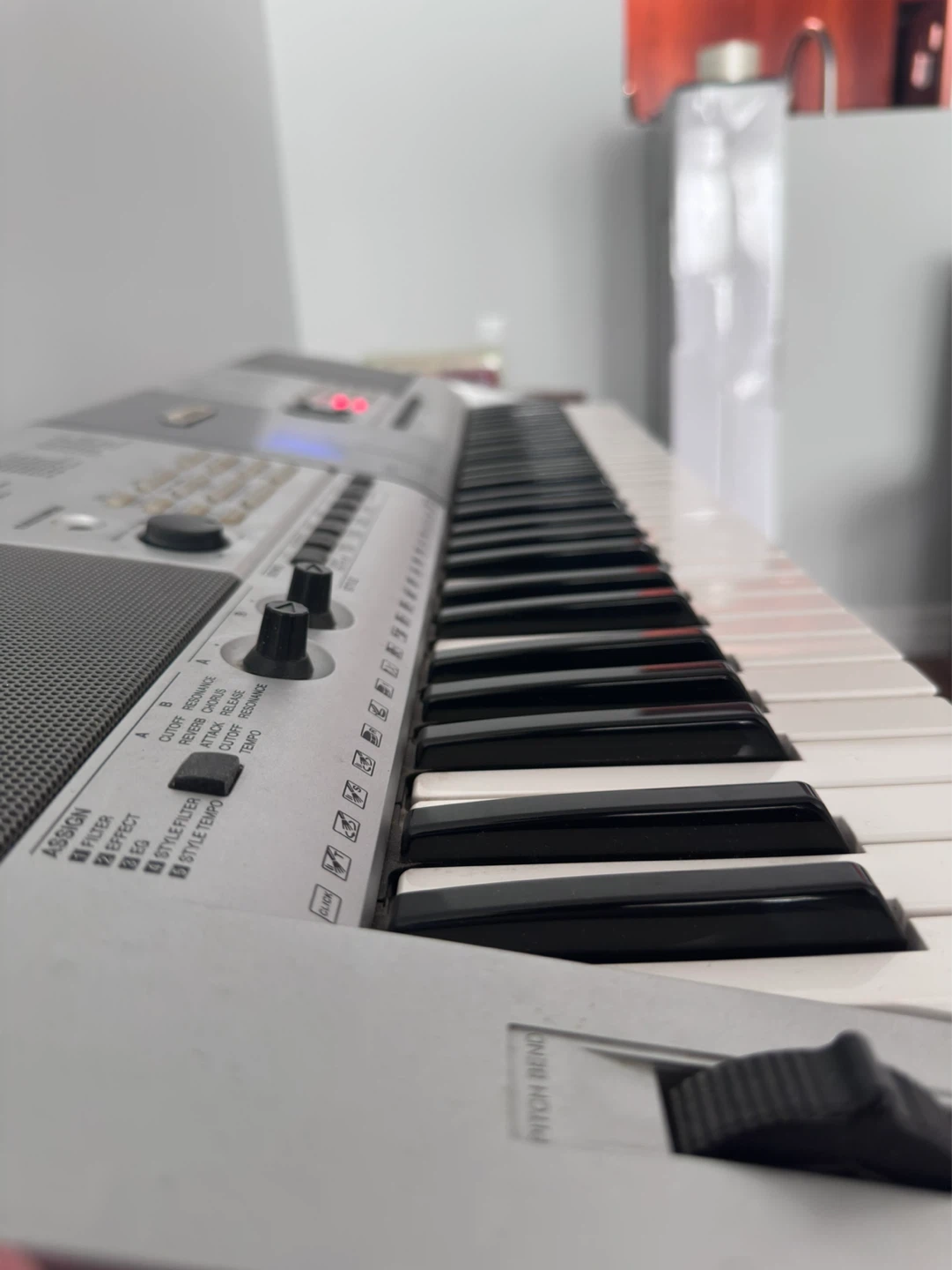 Yamaha I425 Keyboard Bundle – Stand & Pedal Included - photo 2