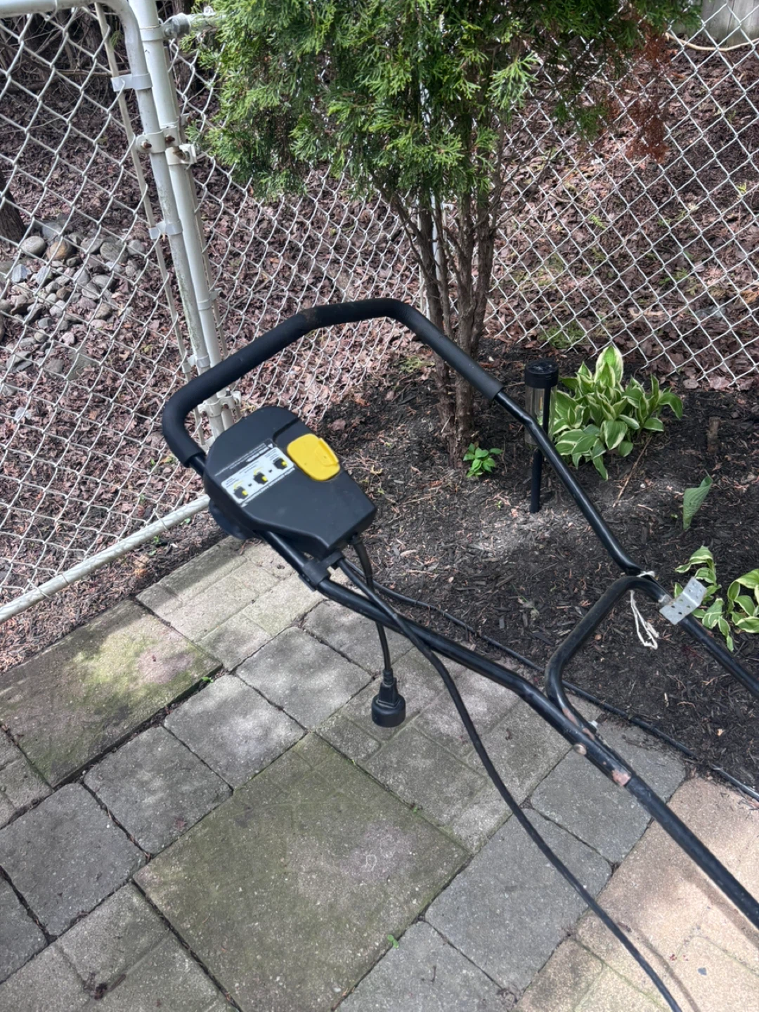 YARDWORKS Electric Compact Lawn Mower 14" 8A - photo 2