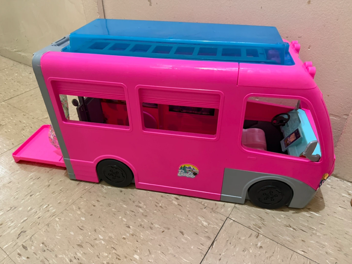 Barbie Camper Van Playset - photo 3