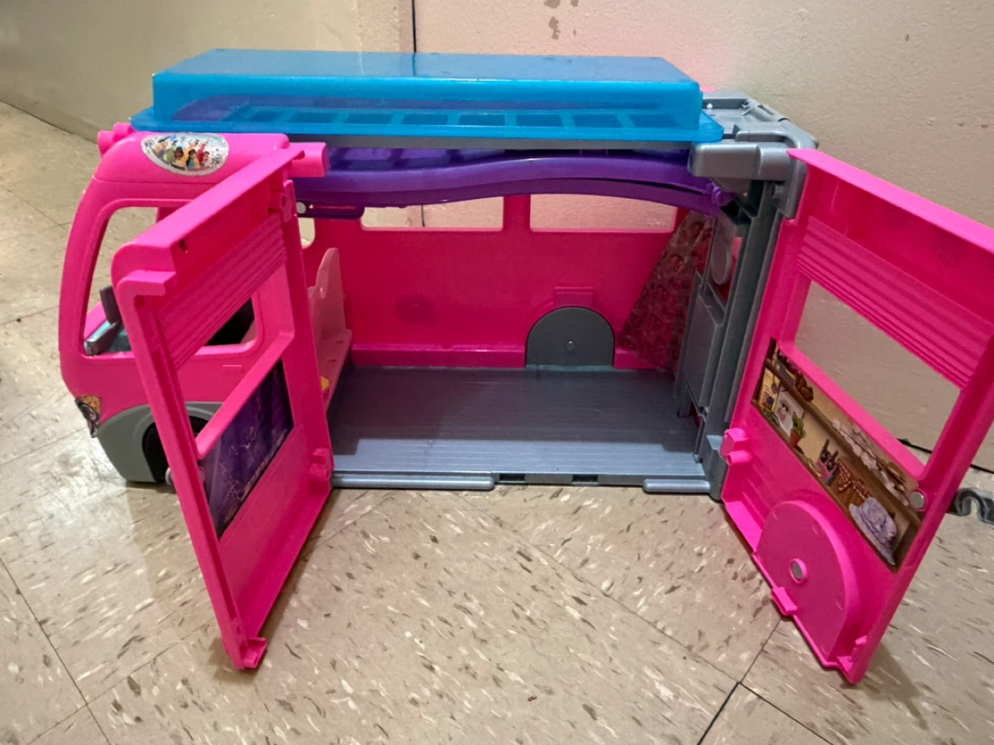 Barbie Camper Van Playset - photo 4