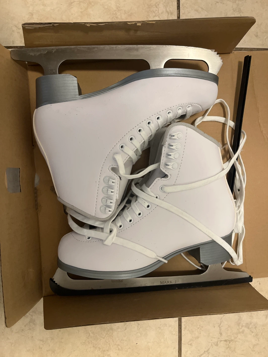 Jackson Cameo CS200 Figure Skates - Size 7