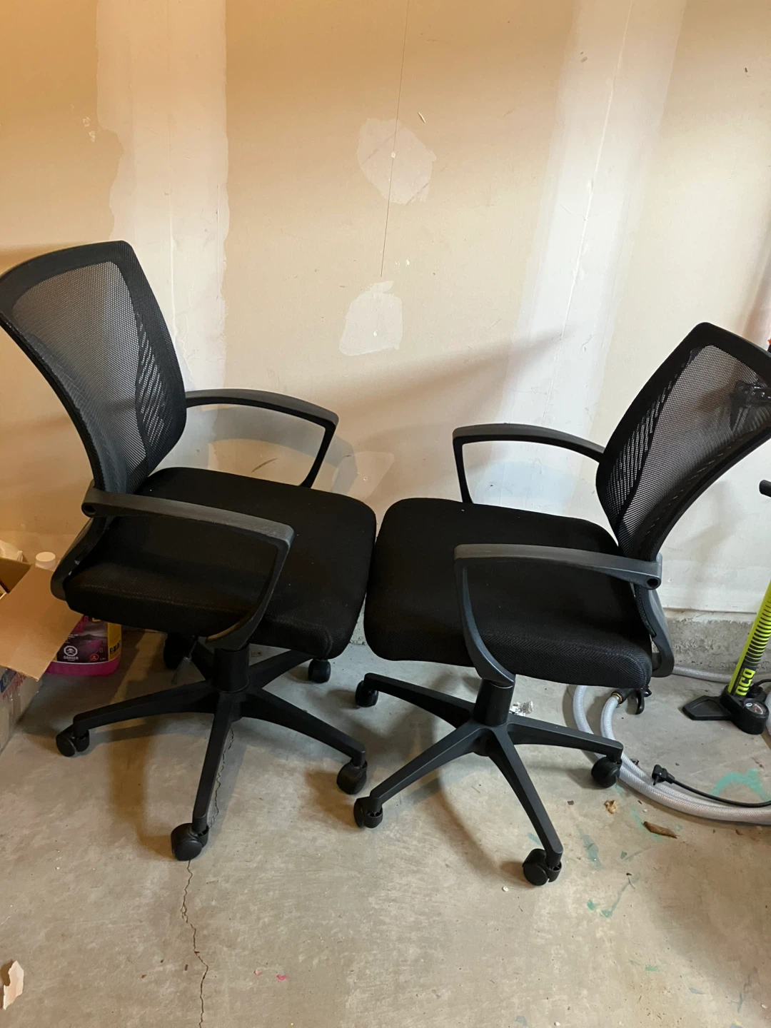 2x Ergonomic Mesh Office Chairs – Adjustable & Comfortable