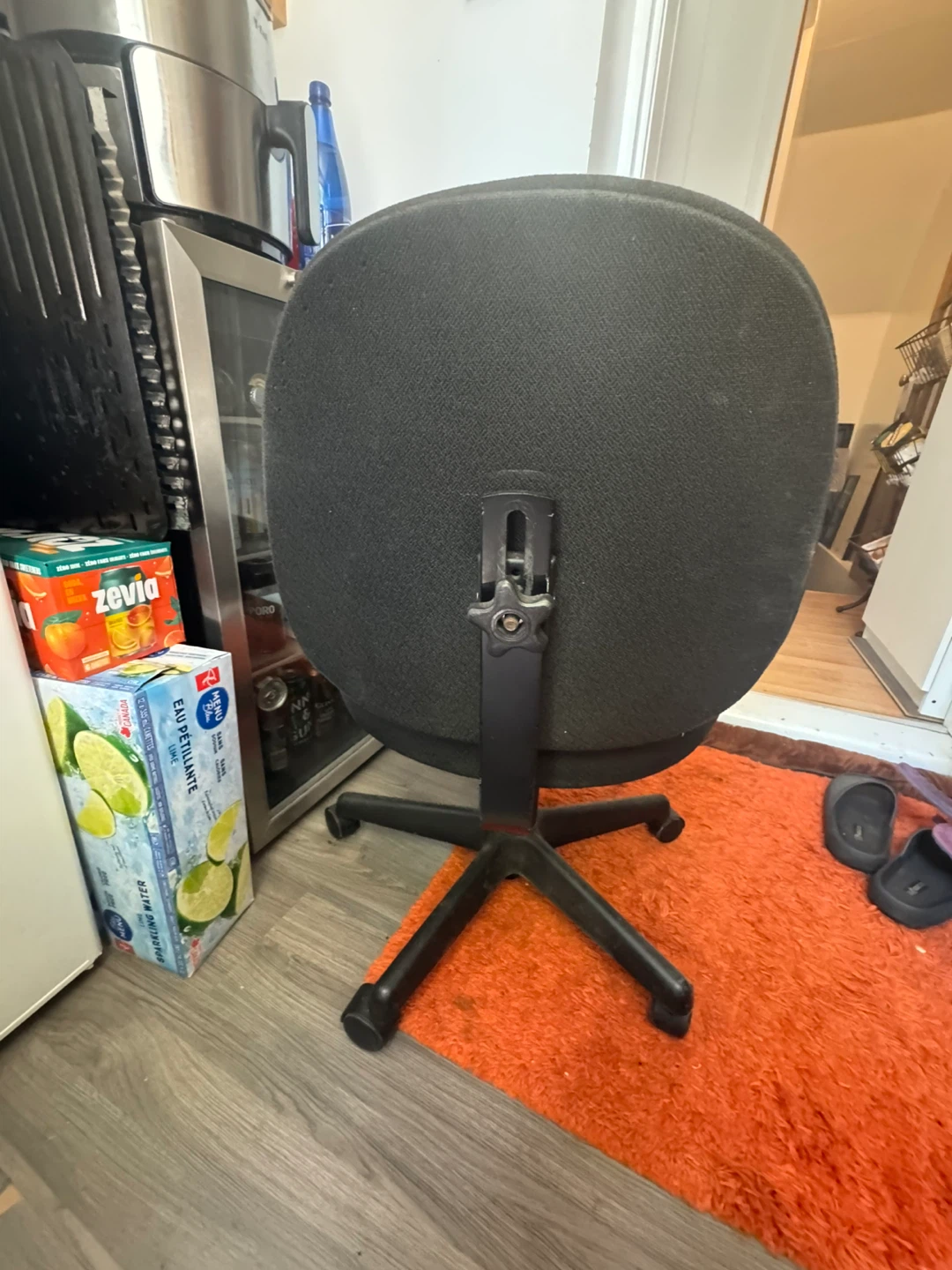 Black Office Chair with Wheels - photo 3