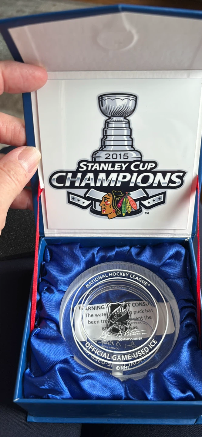 New 2015 Blackhawks puck - photo 2