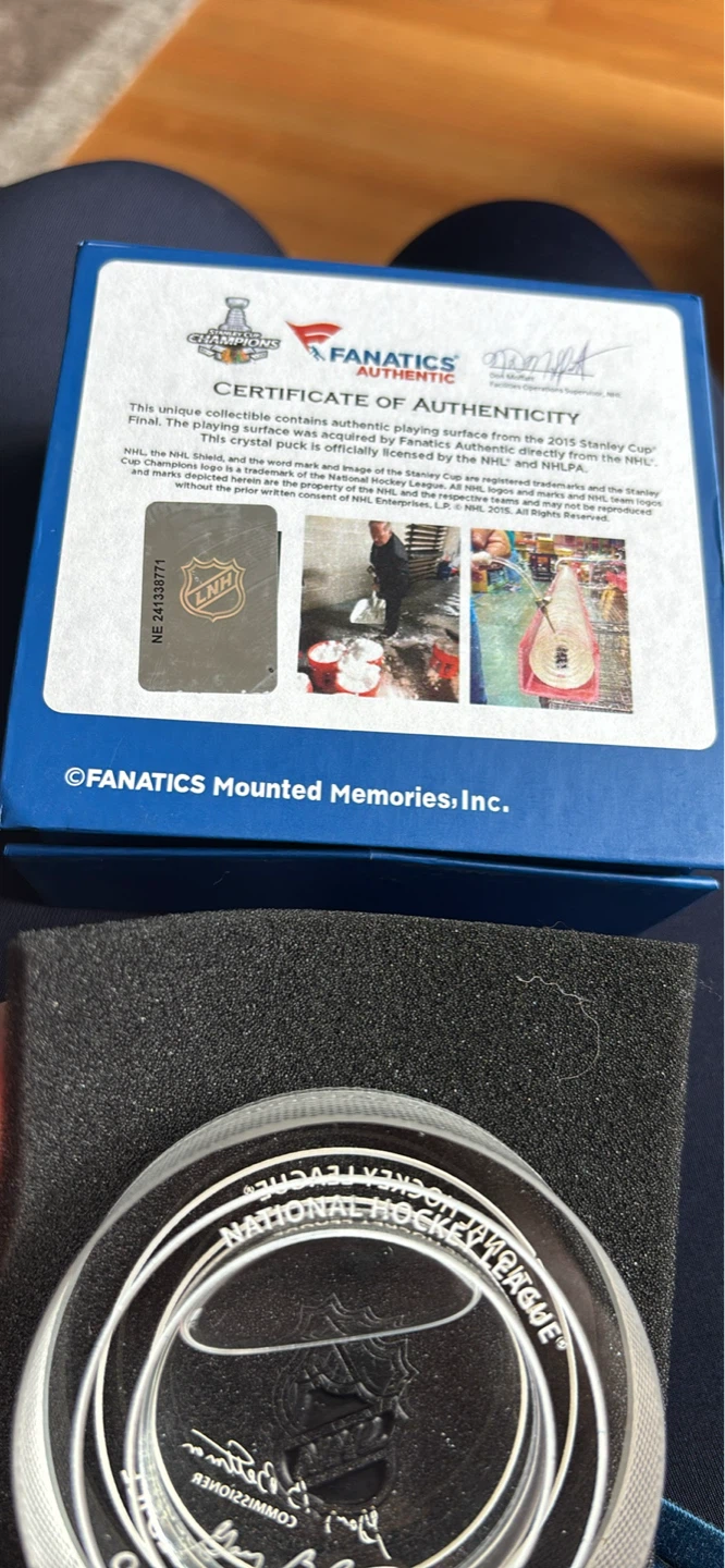 New 2015 Blackhawks puck - photo 3