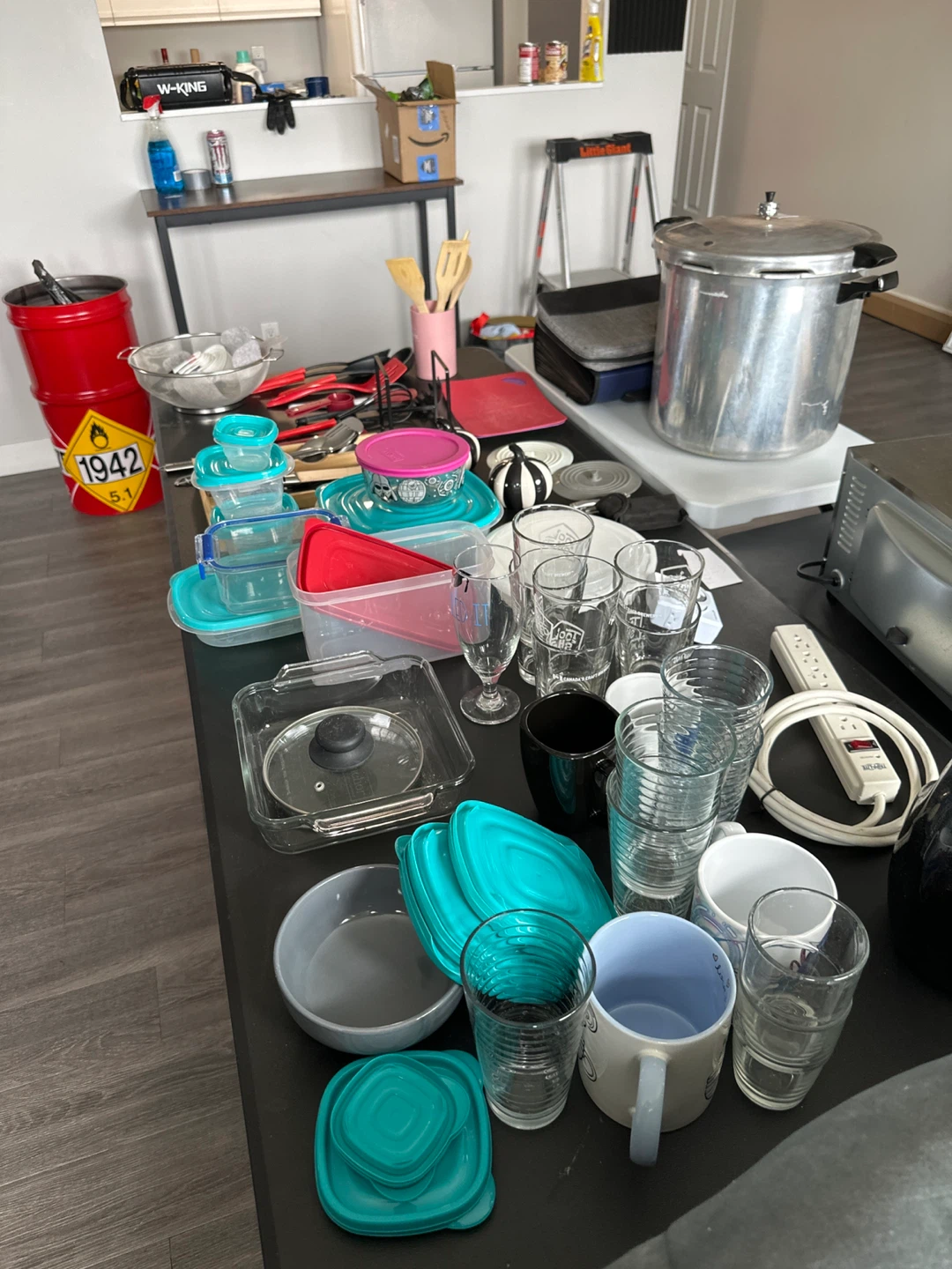 Assorted Kitchenware and Cookware Bundle - photo 3