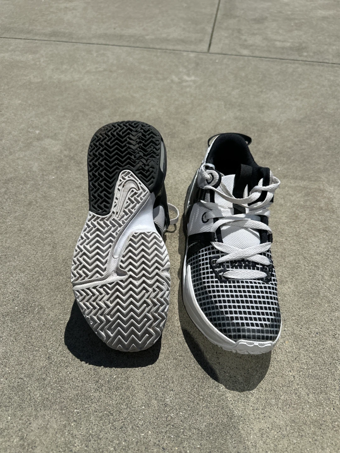 Nike Youth Basketball Shoes -4Y - photo 3