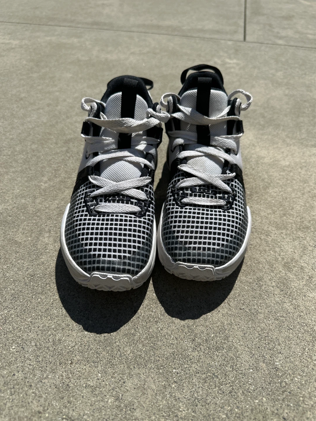 Nike Youth Basketball Shoes -4Y - photo 2