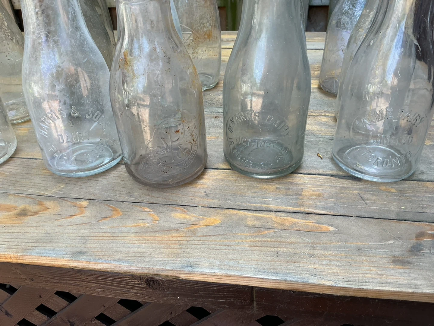 14 Antique DAITY MILK Glass Bottles ! - photo 5