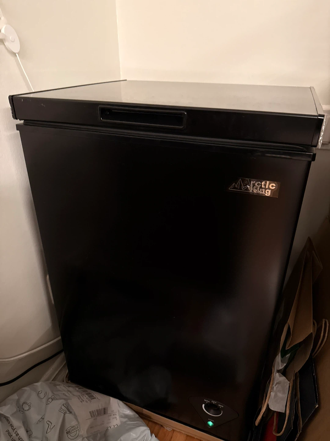 NOMA Window  AC & 3.5 cu ft. Arctic King chest freezer. - photo 2