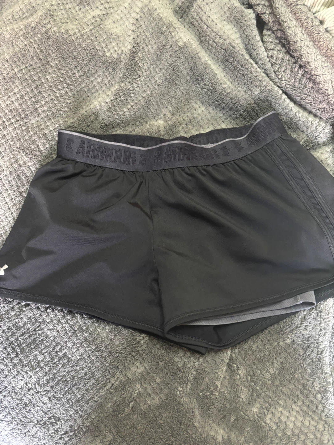 Under armour women’s double shorts size xs