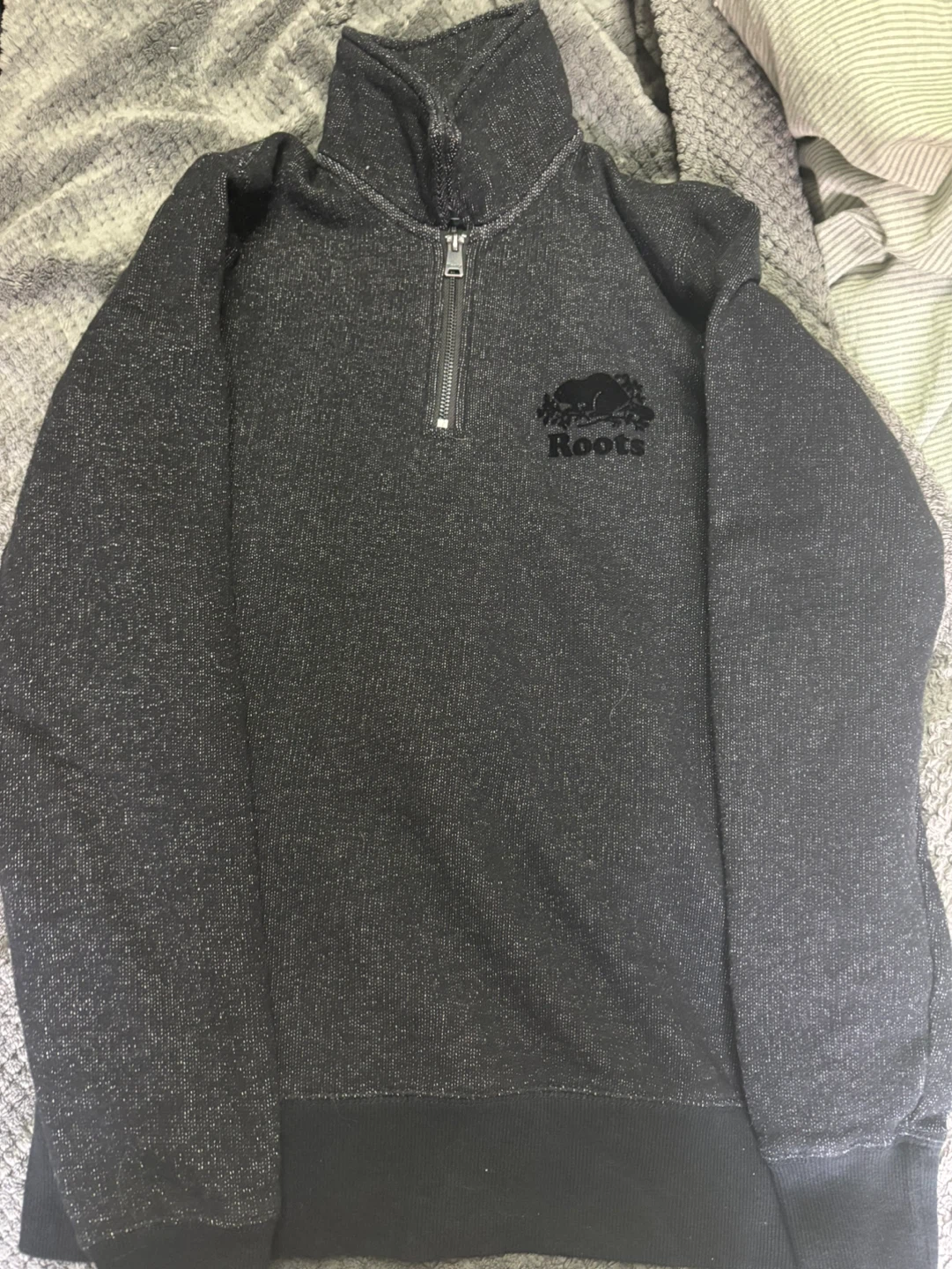 Roots black quarter zip size xs