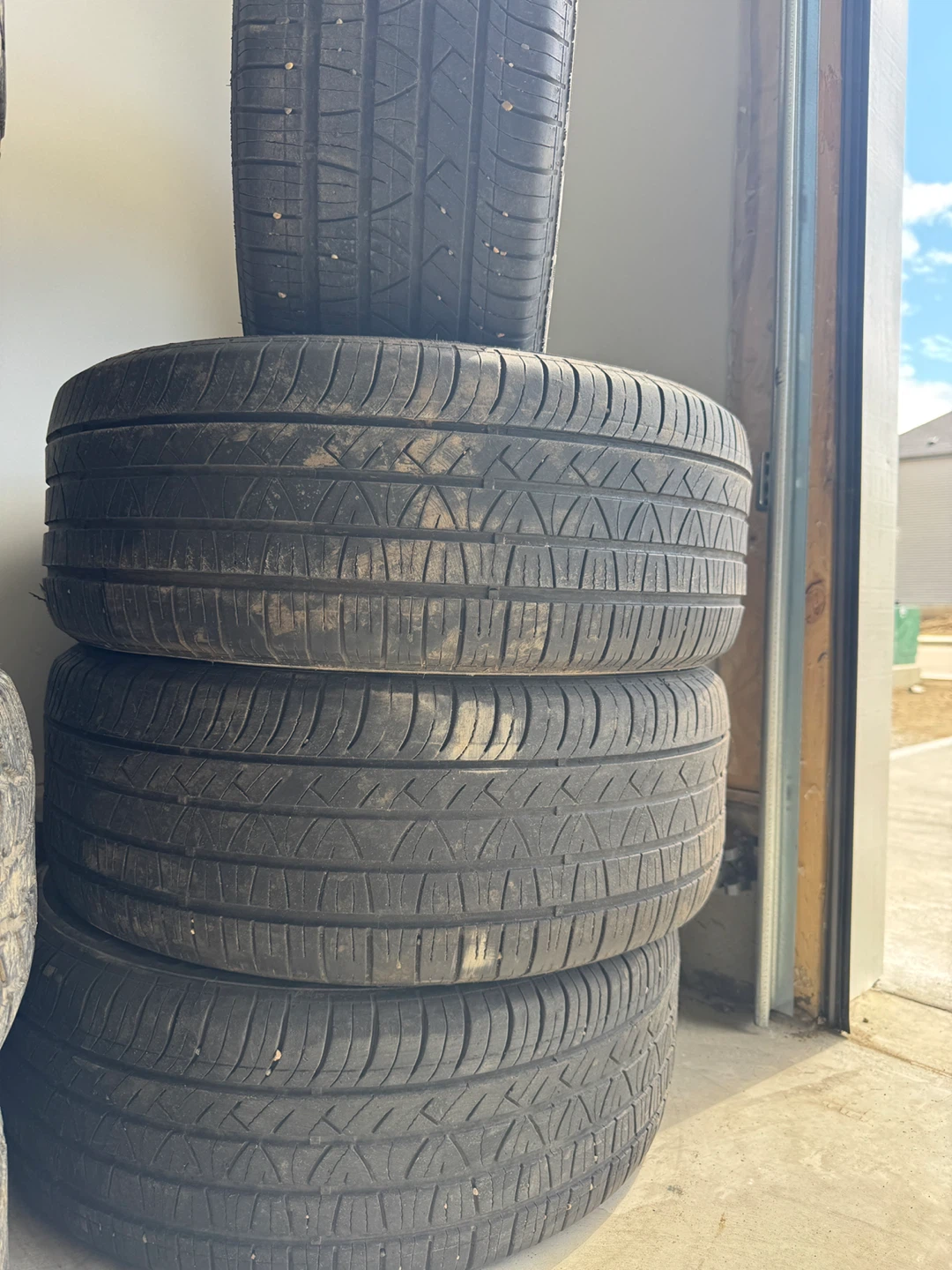 215/55R17 motormaster se3 set of four all season tires - photo 3