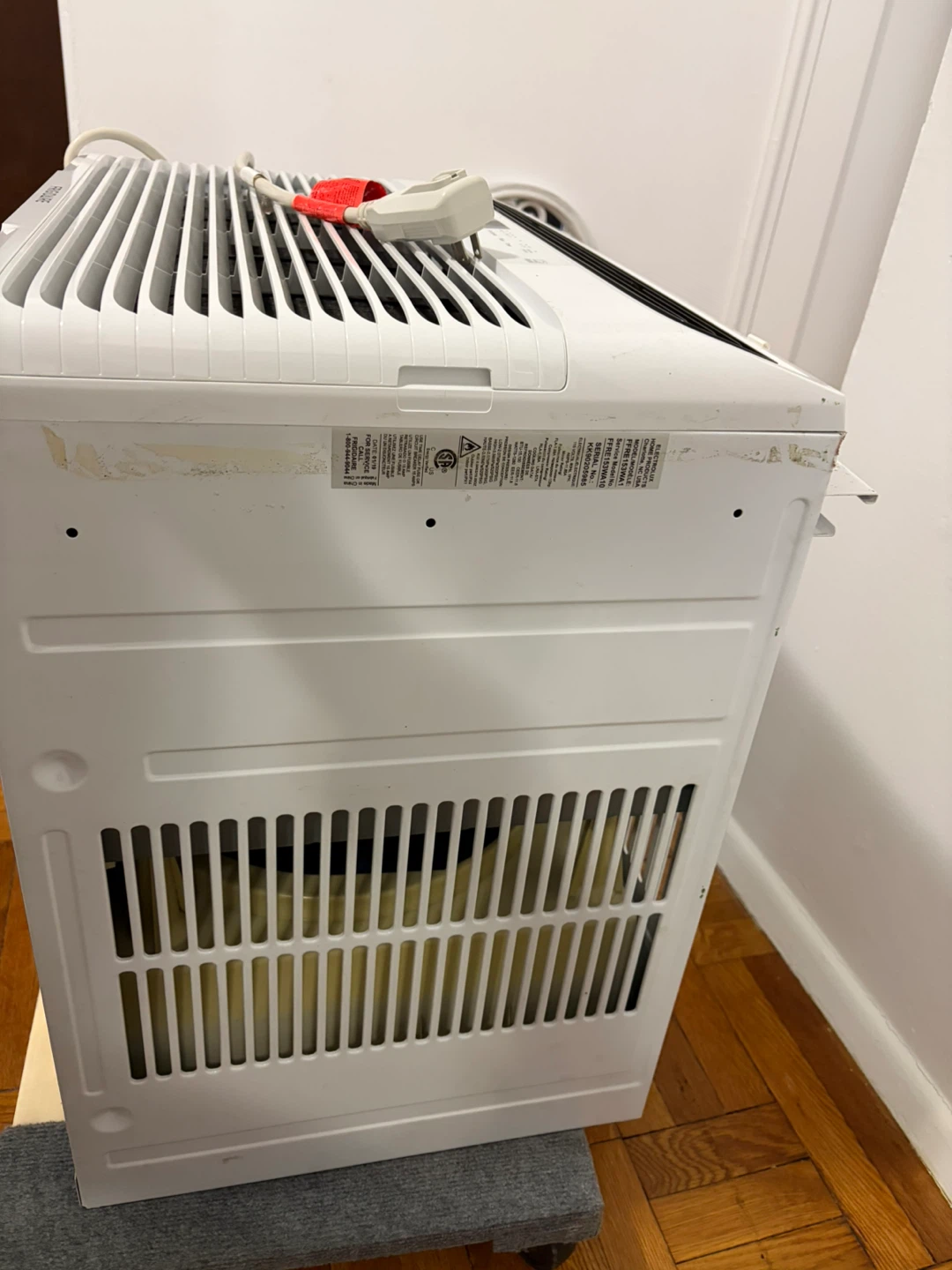 Frigidaire Window Air Conditioner FFRE153WA10 - photo 3