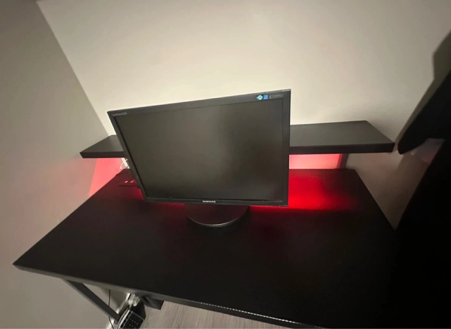 Samsung SyncMaster B2240 Monitor + table and chair and desk - photo 2