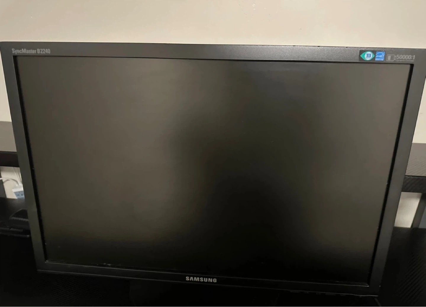 Samsung SyncMaster B2240 Monitor + table and chair and desk