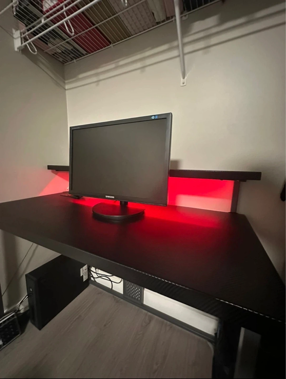 Samsung SyncMaster B2240 Monitor + table and chair and desk - photo 3