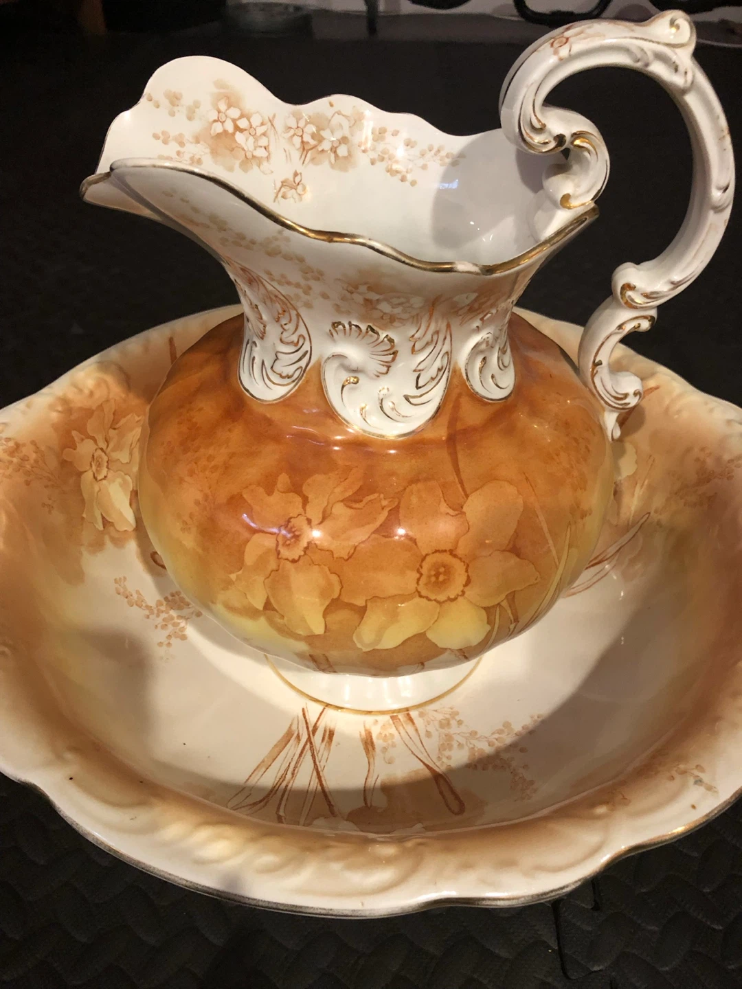 Narcissus England Pitcher and Basin Set