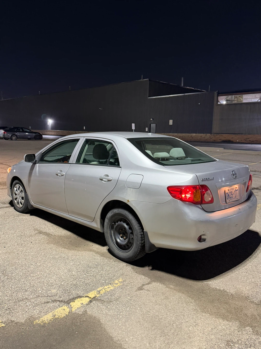 Toyota Corolla Sedan - Silver - photo 2