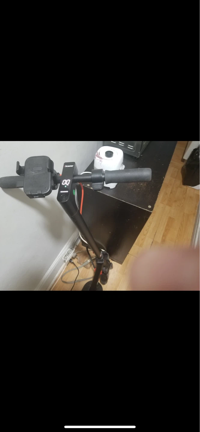 Electric Scooter with Phone Mount - photo 3